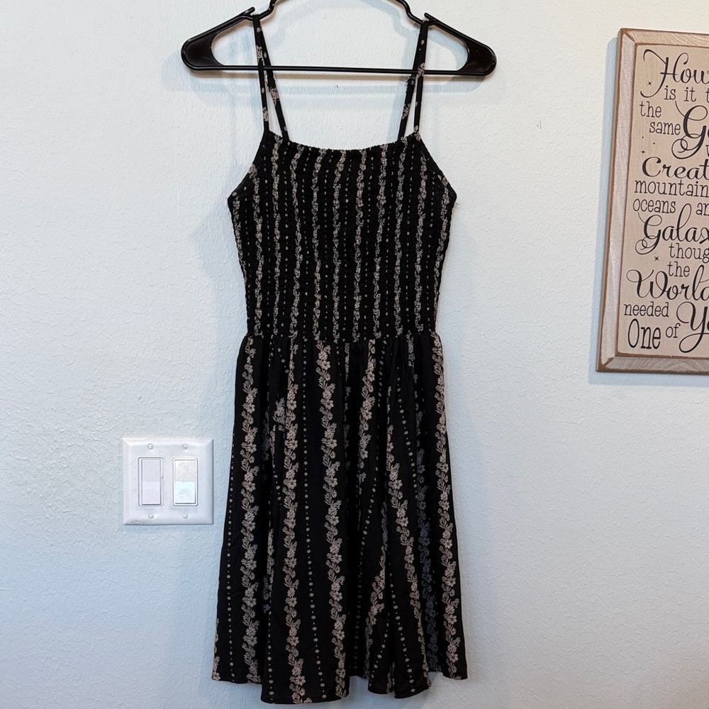 Chic Black and White Patterned Midi Dress